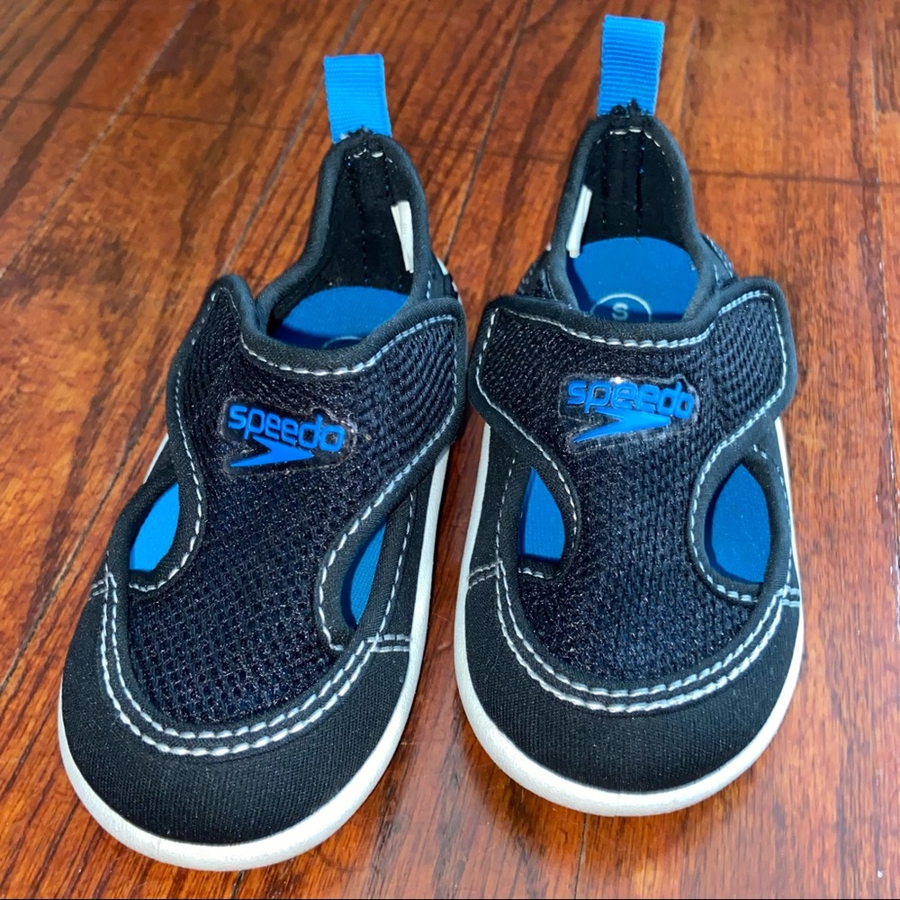 Toddler boys 5/6 water shoes